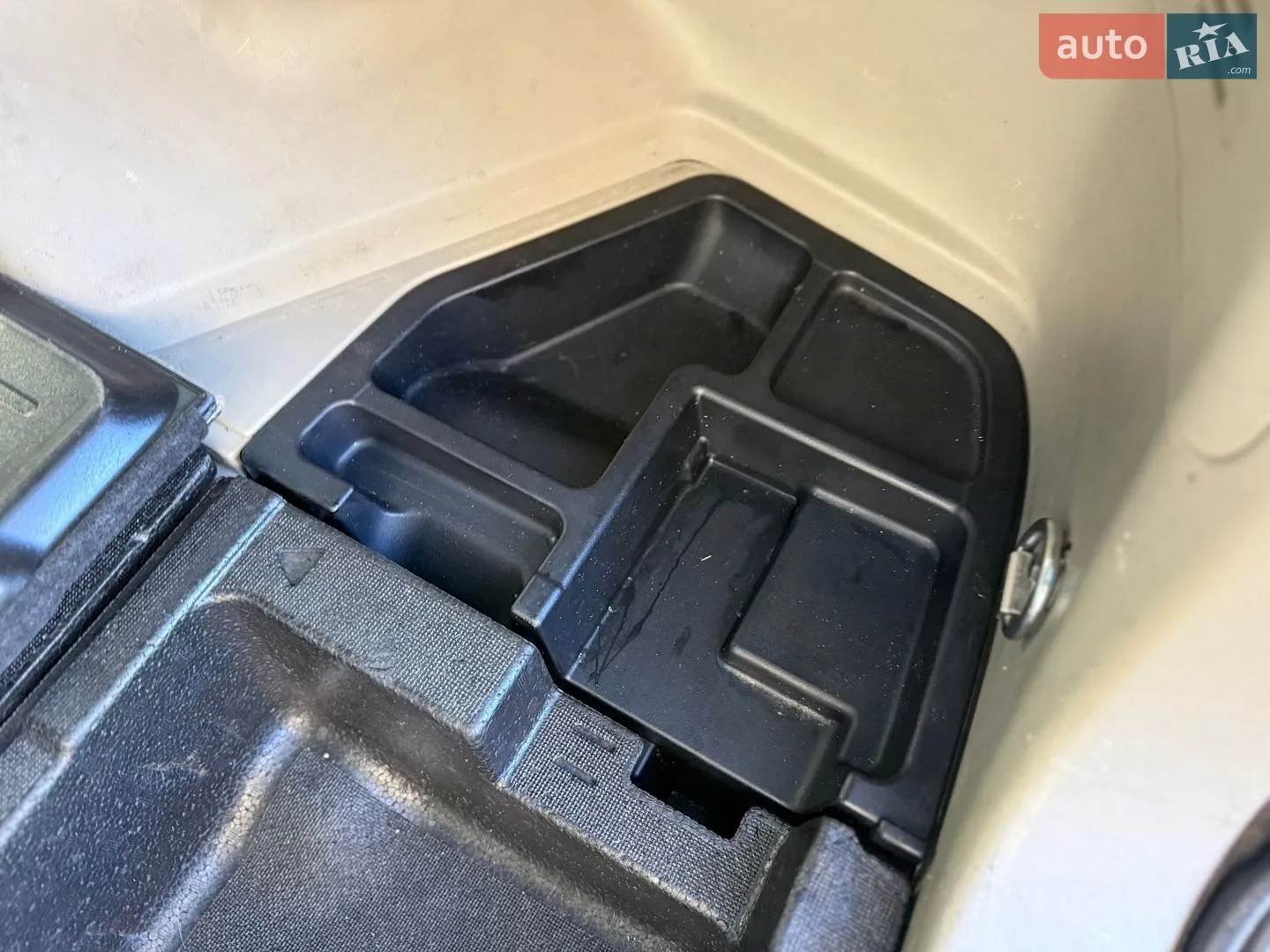 2013 Toyota Prius v (+) - мініатюра 34