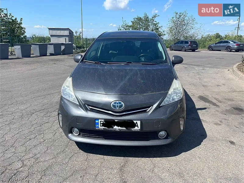 Toyota Prius v
