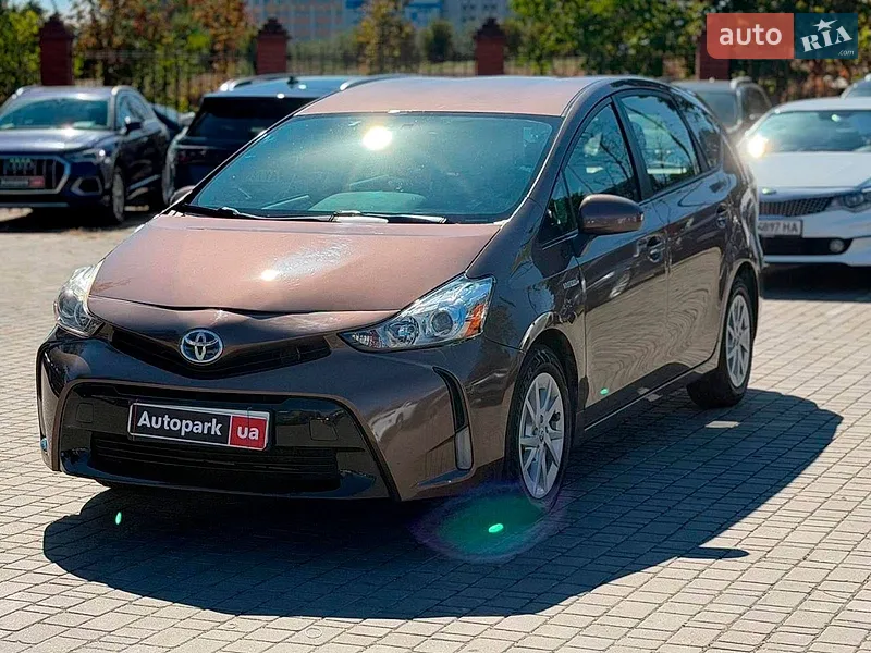 Toyota Prius v