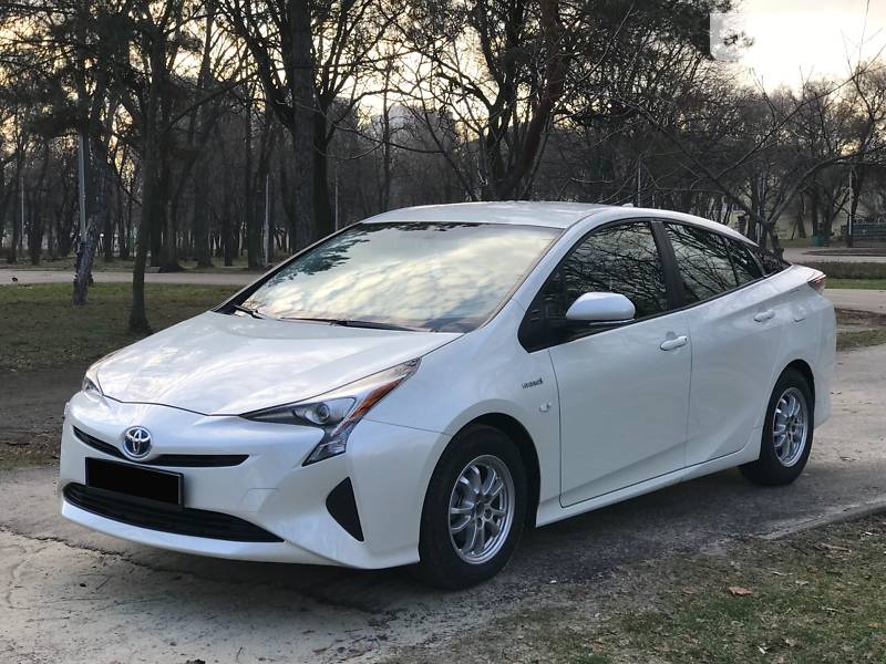 Лифтбек Toyota Prius 2016 в Днепре