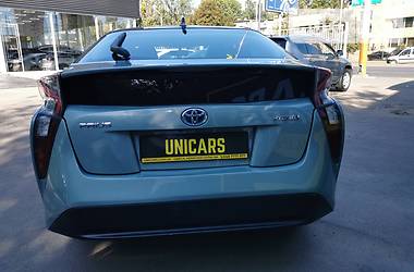 Седан Toyota Prius 2016 в 