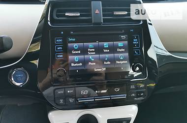 Седан Toyota Prius 2016 в 