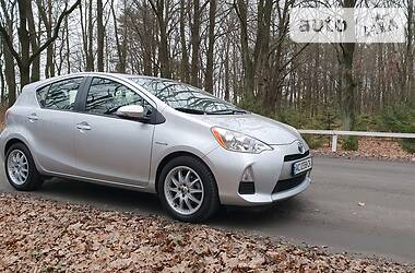 Хетчбек Toyota Prius 2013 в 