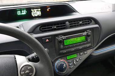 Хетчбек Toyota Prius 2013 в 