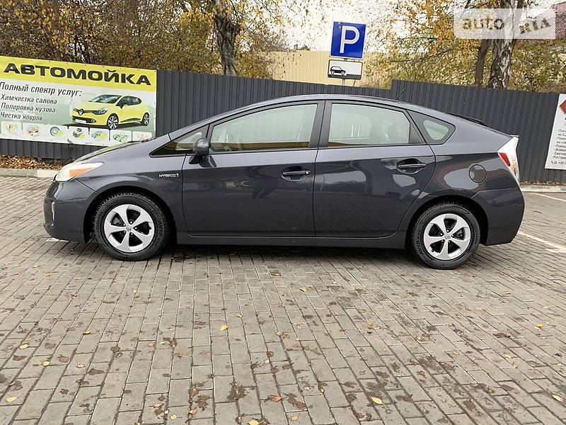 Хэтчбек Toyota Prius 2015 в Киеве