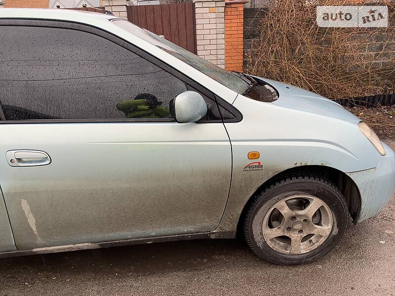 Седан Toyota Prius 2000 в 