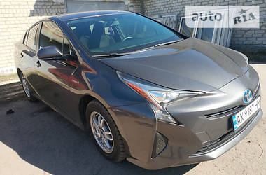Хетчбек Toyota Prius 2016 в 
