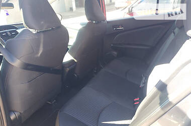Хетчбек Toyota Prius 2016 в 