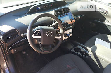 Хетчбек Toyota Prius 2016 в 