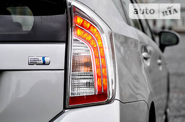 Седан Toyota Prius 2015 в 