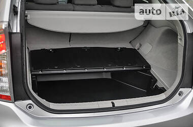 Седан Toyota Prius 2015 в 
