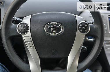 Седан Toyota Prius 2015 в 