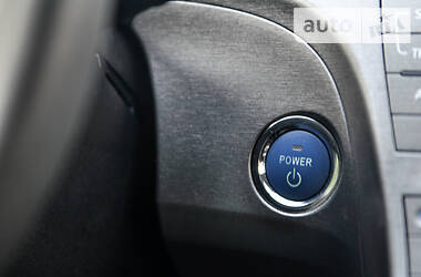 Седан Toyota Prius 2015 в 