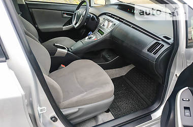 Седан Toyota Prius 2015 в 