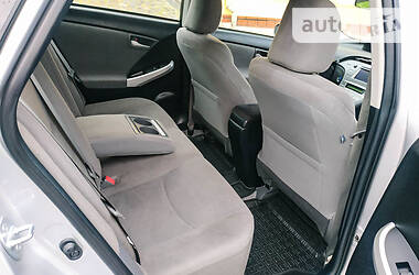 Седан Toyota Prius 2015 в 