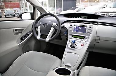 Седан Toyota Prius 2014 в Харькове