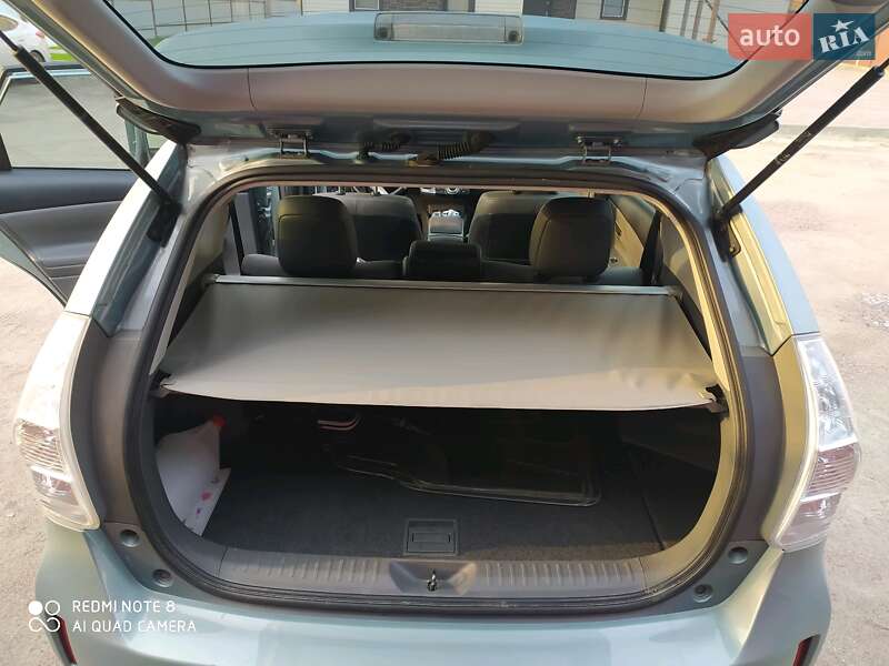 Універсал Toyota Prius 2014 в Чернівцях