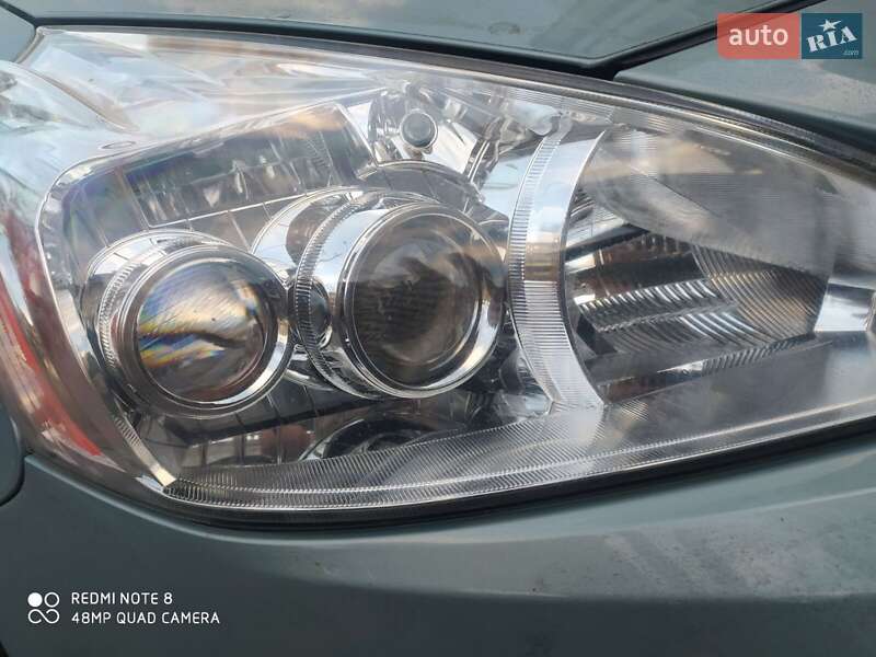 Універсал Toyota Prius 2014 в Чернівцях