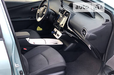 Хетчбек Toyota Prius 2016 в 