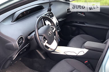 Хетчбек Toyota Prius 2016 в 