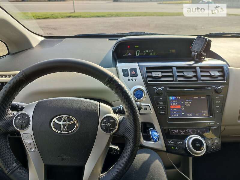 Универсал Toyota Prius 2012 в Львове