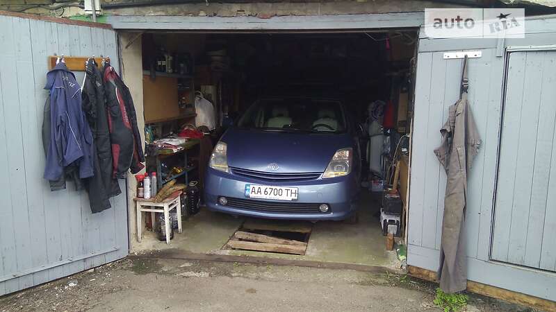 Хэтчбек Toyota Prius 2004 в Киеве