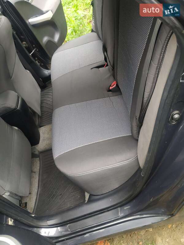Хэтчбек Toyota Prius 2014 в Стрые