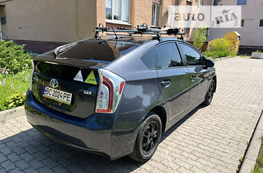 Хэтчбек Toyota Prius 2014 в 
