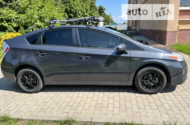 Хэтчбек Toyota Prius 2014 в 