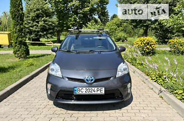 Хэтчбек Toyota Prius 2014 в 