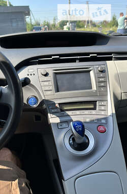 Хэтчбек Toyota Prius 2014 в 