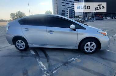 Хэтчбек Toyota Prius 2012 в 