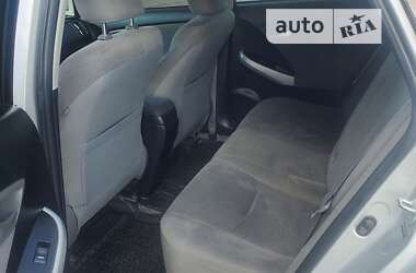 Хэтчбек Toyota Prius 2012 в 