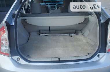Хэтчбек Toyota Prius 2012 в 