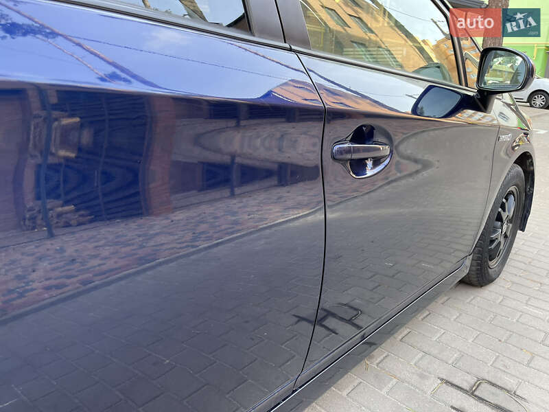 Хэтчбек Toyota Prius 2013 в Киеве