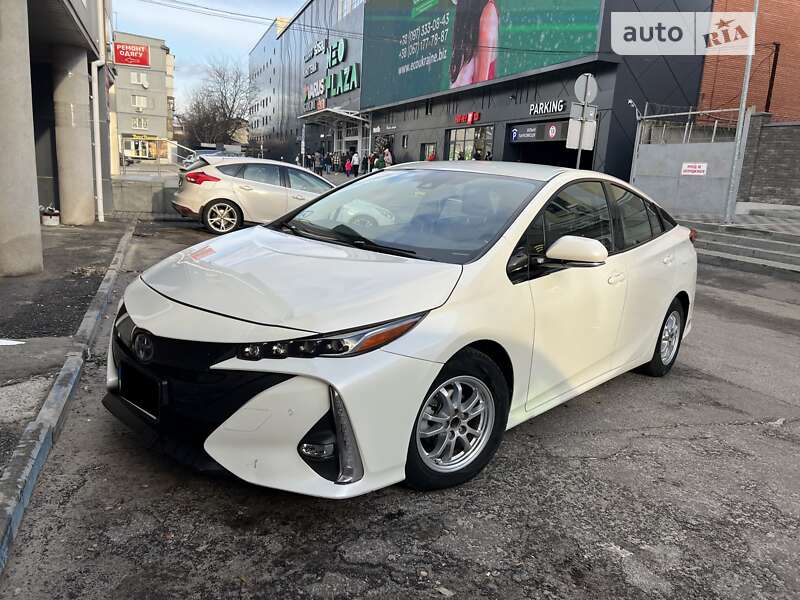 Хэтчбек Toyota Prius 2019 в Днепре