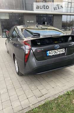 Хетчбек Toyota Prius 2017 в Ужгороді