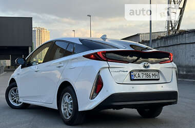 Хетчбек Toyota Prius 2017 в Києві