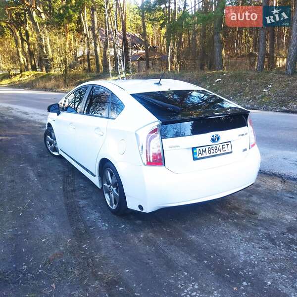 Хэтчбек Toyota Prius 2014 в Житомире