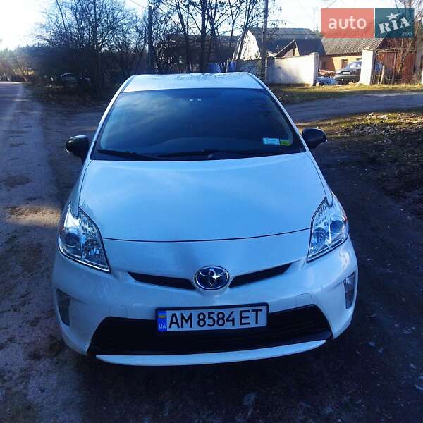 Хэтчбек Toyota Prius 2014 в Житомире