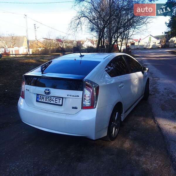 Хэтчбек Toyota Prius 2014 в Житомире