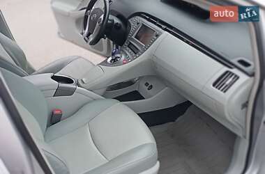 Хэтчбек Toyota Prius 2014 в 