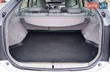 Хэтчбек Toyota Prius 2014 в 