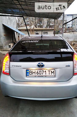 Хетчбек Toyota Prius 2014 в Білгороді-Дністровському
