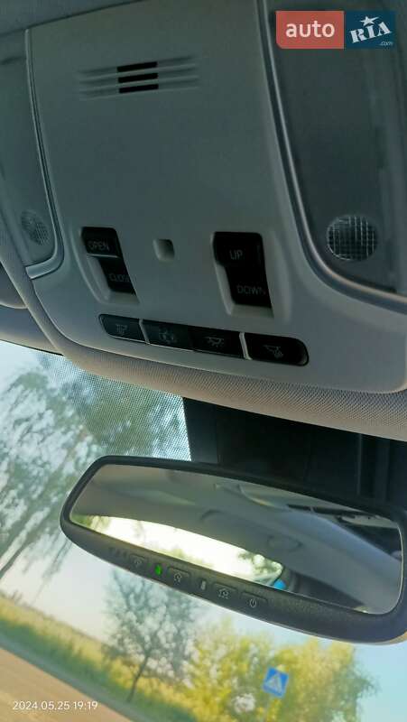 Хетчбек Toyota Prius 2019 в Чубинське