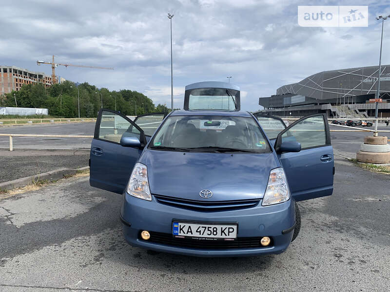 Хэтчбек Toyota Prius 2005 в Львове