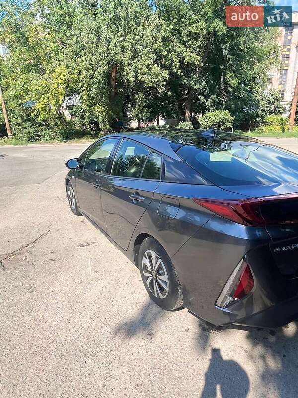 Хетчбек Toyota Prius 2017 в Києві