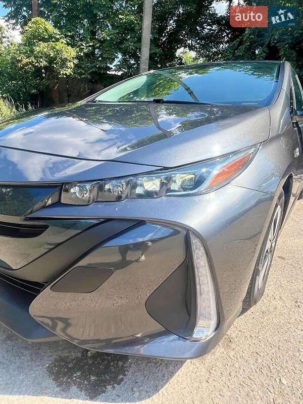 Хетчбек Toyota Prius 2017 в Києві