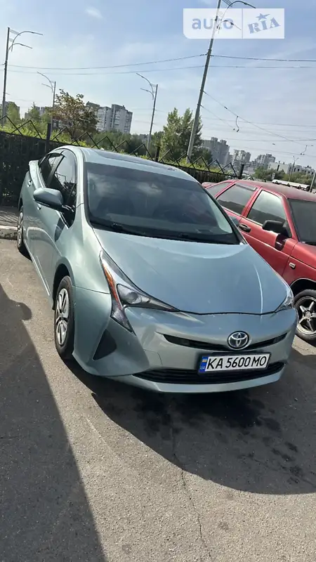 Хэтчбек Toyota Prius 2017 в 