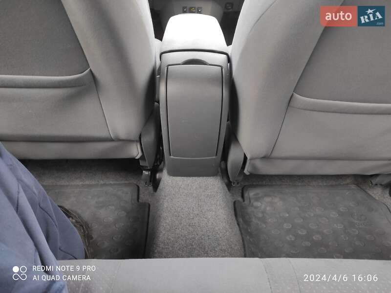 Хетчбек Toyota Prius 2008 в Горішніх Плавнях